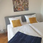 アパート Modernes An Der Frauenkirche ドレスデン