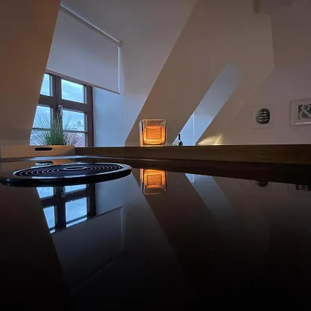 Modernes An Der Frauenkirche *