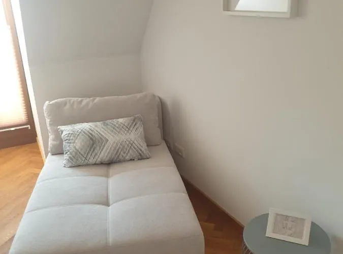 Modernes An Der Frauenkirche * دريسدن