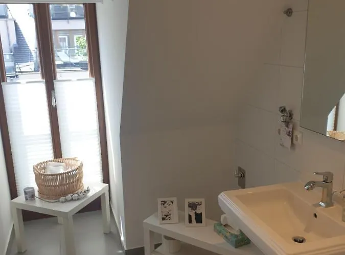 Modernes An Der Frauenkirche *