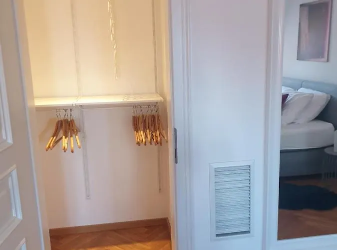 Modernes An Der Frauenkirche * دريسدن