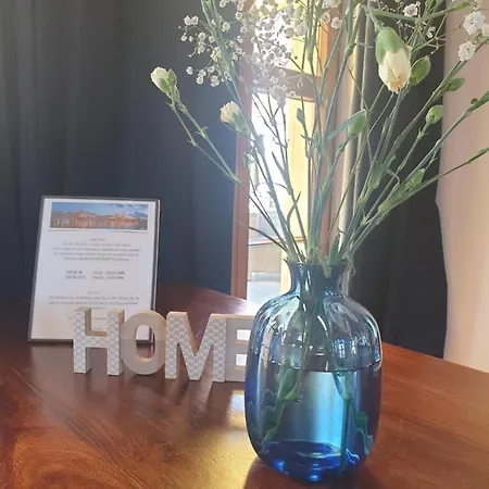 Modernes An Der Frauenkirche