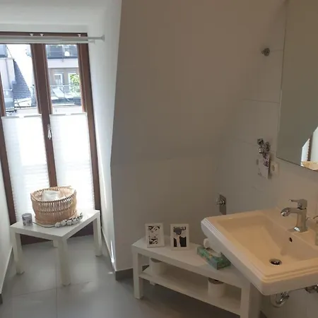 Modernes An Der Frauenkirche *