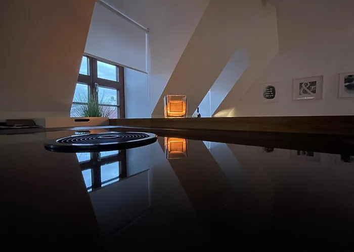 Modernes An Der Frauenkirche *