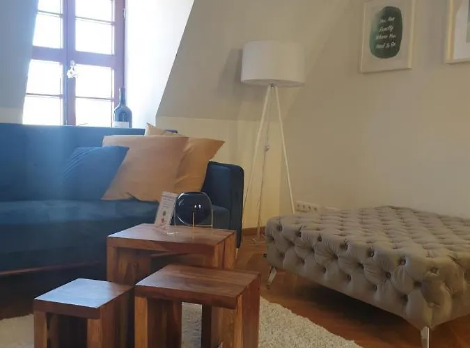 Modernes An Der Frauenkirche *